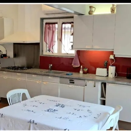 펜션 Ptit Piment Petite Maison Avec Terrasse 랑통