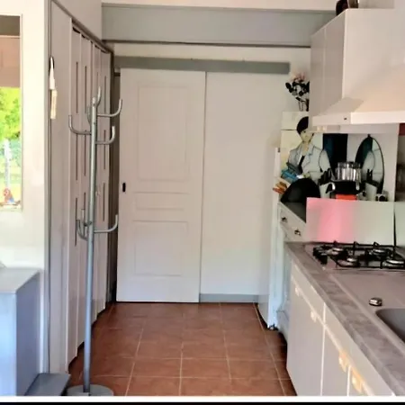 Prázdninový dům Ptit Piment Petite Maison Avec Terrasse *